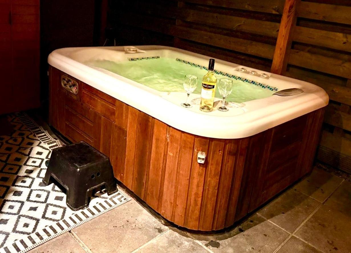 Tiny House With Sauna & Jacuzzi Near Amsterdam Vijfhuizen Kültér fotó