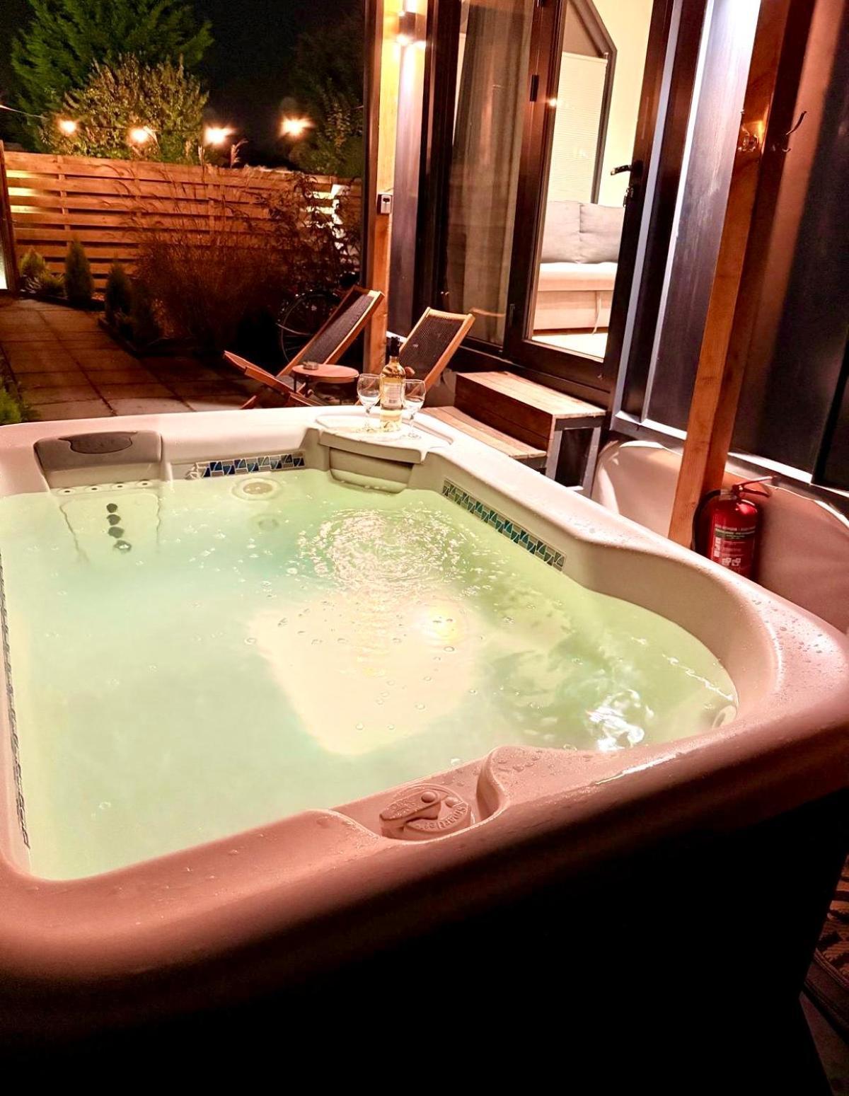 Tiny House With Sauna & Jacuzzi Near Amsterdam Vijfhuizen Kültér fotó
